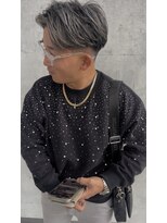 ヘアデザイン ゴドバン(Hair Design Gdobant)&nbsp;CITYBEACHシルバーメッシュスキンフェードセンターパート