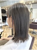 オリーブグレージュ