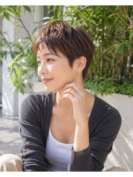 バグズ(Baguz) 丸み美シルエット耳掛けショート小顔マッシュレイヤー