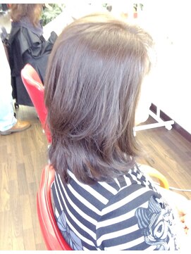 イヴァルヴ(EVOLVE) やわらかスタイル黒髪ツヤ髪ナチュラル大人ミディノーブル