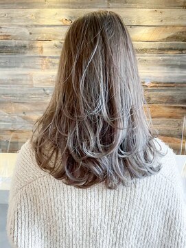 アイティー バイ アルバム 浦和店(IT by ALBUM) ミルクティーレイヤー_アースカラーくびれヘアツートン_ba360841