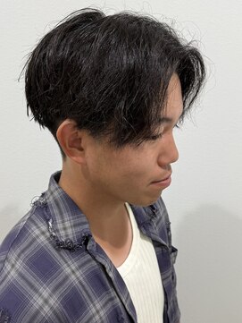 ヒュイル バイ ニアウ(Hwyl by Niau) メンズサーフカールメンテパーマセンターパートパーマ刈り上げ