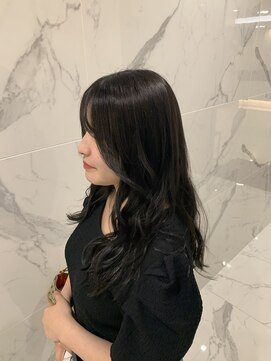 クララ ヒロシマ(CLALA Hiroshima) 柔らかい黒髪ロング × 上品ウェーブ