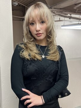イル(iru) ミディアムレイヤー　ブロンドヘア