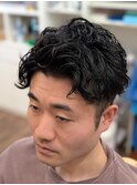 バックに流れるかきあげショート