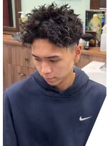 ケーエムシーセントラルルーツ(KMC Central Roots)&nbsp;フェード＆カット＆メンズパーマ+眉カット