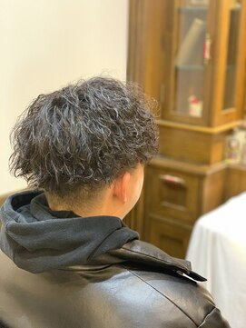 ヒロギンザバーバーショップ 神楽坂店(HIRO GINZA BARBER SHOP) 前下がりツイストスパイラルパーマ