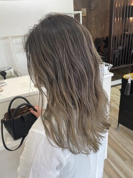 リードヘアーバイバンプ(Lead Hair by vamp) グレーベージュエアタッチ♪