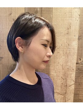 カウチ(Kauti) ナチュラル耳掛けショートボブ