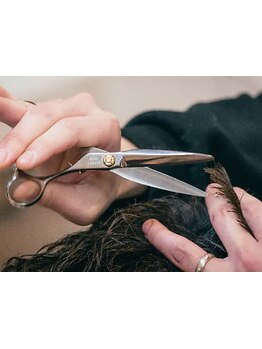 《21時まで営業》仕事帰りにも気軽に通えて、平日の時間を有効活用出来るのも嬉しい★ヘッドスパも大人気！