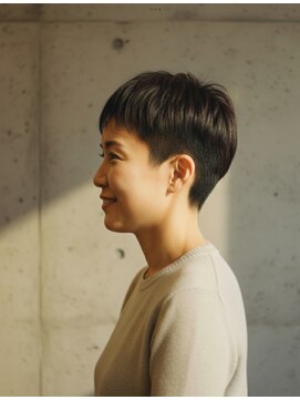 大人ショート　ナチュラル刈り上げ