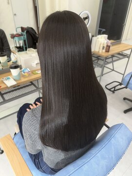 エミン(emyn) 髪が変わる【美髪革命】艶髪/髪質改善/縮毛矯正/代々木