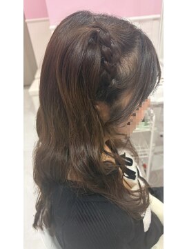 ホワイト 栄駅店(White) 編み上げハーフツイン　ウェーブ巻き