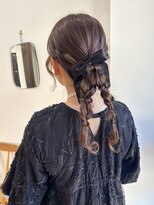 オンカン(onkan)&nbsp;ヘアセット/ヘアアレンジ/ツインアレンジ/リボン/お呼ばれヘア
