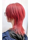 強めレイヤー×ブリーチ必須のパキッとした赤×個性派ウルフ