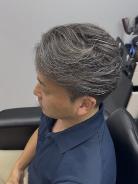 ソレリア(Soleria) かき上げ白髪ぼかしヘア/新宿イケオジ /50代髪型