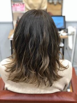 ミーティア バイ クアトロ(Meteor By QUATRO) ミックス巻き×スターダストグレージュ