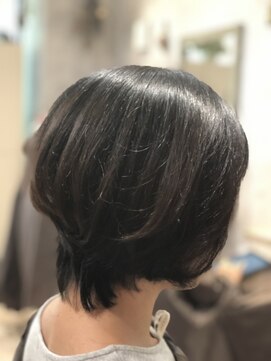 クシュ 所沢東口店(kusyu...) カーキグレージュマッシュショートボブフェザーバングヘナ(所沢)