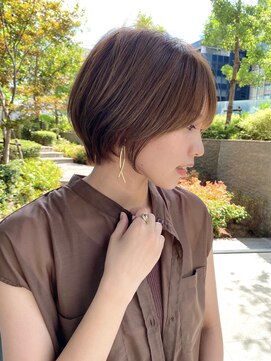 ロンド クラン 岡崎(Lond Clan) 丸みの可愛いシアーグレージュショートヘア