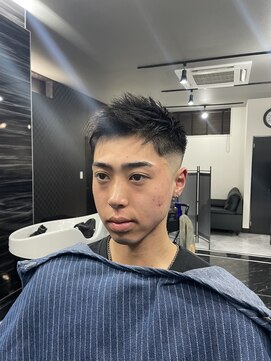 シザリア(Scizaria) スパイキーショートフェードスタイル