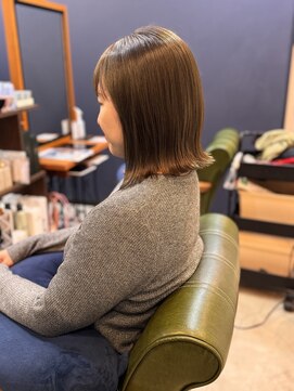 フラッパー(FLAPPER) アッシュ系外はね艶ミディアムボブ