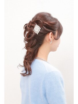 ヘアアンドメイク スタジオ ラプラス(HAIR&MAKE STUDIO rapLus) ポニー風ダウンスタイル