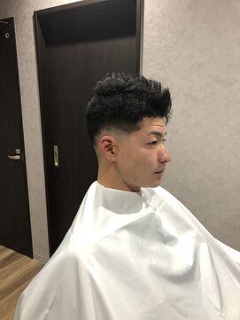 ジェンシス(GENSIS) フェードカット　アップバング