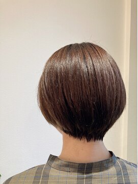 キー(KEY) 前上がりショートボブ