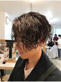 センターパートツイストスパイラルパーマツーブロックメンズヘア