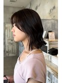暗めブラウンで魅せる上品ミディアム