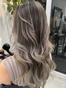 キラ 渋谷(KILLA) ◆バレイヤージュ/白髪ぼかしハイライト/レイヤーカット/表参道