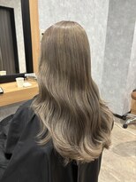 ルル(Lulu) ホワイトベージュロングヘアスタイル