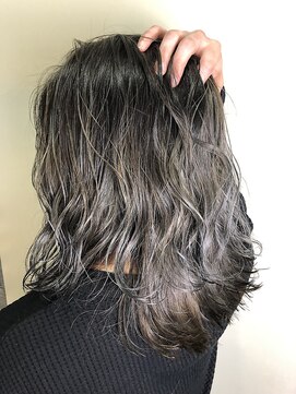 ヘアサロンM 新宿 デザインカラー/厚めバング/ローライト/スリークボブ