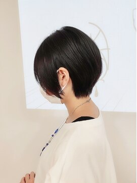 コヨミ(koyomi) 絶壁解消!!小顔に見せる前下がりショート20代/30代/40代