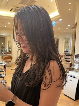 ビュートリアム265(BEAUTRIUM 265) ロングレイヤーカット 長め前髪 流し前髪 韓国風顔周りカット