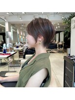 アンド ストーリーズ(&STORIES)&nbsp;前髪あり耳掛け丸みくびれショートボブ20代30代40代50代（蘭）