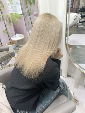 ガルボ ヘアー(garbo hair) ハイトーン 10代 20代 ブリーチ ホワイトベージュ ダブルカラー