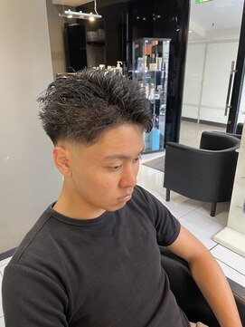 アイズ 海老名(AIZU) スパイキーショート フェザーショート フェード