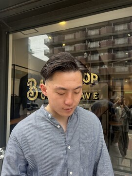 フリーク バーバーショップ 都島店(FREAK BARBER SHOP) ナチュラルサイドパート×テーパーフェード