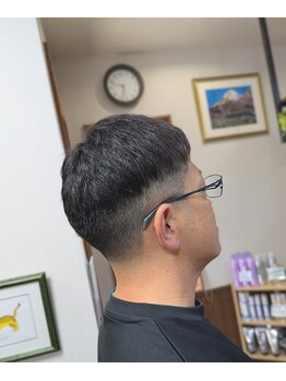 理創こすぎの写真/流行を取り入れたメンズパーマ、ツーブロック、清潔感を感じるフェードカット等。ビジネススタイルをご提案