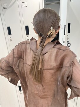 シェリ 天神(CHERIE) タイトめポニーテールヘアアレンジ