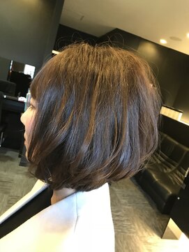 サローネデ アグスティナ バイ サンバンチ(salones de agustina by sanbanchi) ゆる前下がりボブ