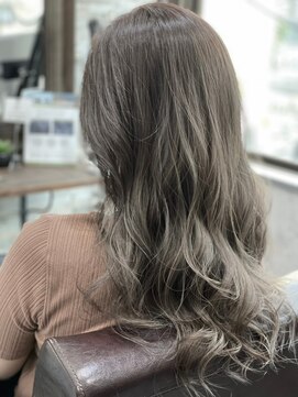 アトリエナガノ(atelier nagano) ニュアンスカラー/センターパート/ツヤ髪スタイル/ブルージュ