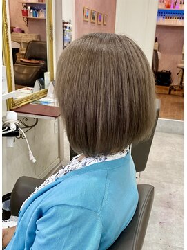 ファクトリーファイブ(Factory5) 【Factory5やまぐち】グレージュ＋ショートボブ