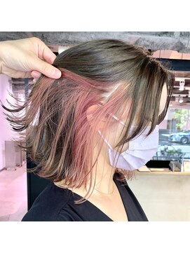 ビビッド(vivid) 切りっぱなしボブ外ハネスタイルインナーカラーピンク
