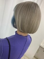 ルノン(LUNON)&nbsp;ホワイトブロンド×ペールブルー　ブリーチ/ハイトーン/ボブ