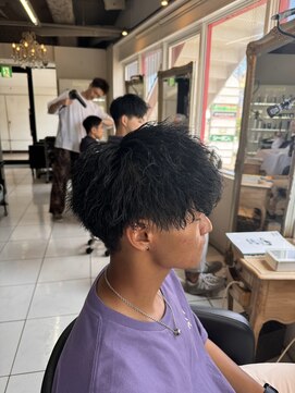 アイズ 海老名(AIZU) ブルーブラック　メンズカラー　マッシュパーマ　ツイスト　眉毛