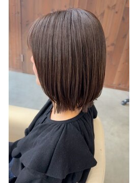 ヘアーアンドエステティック ヴェリス(hair&esthetic Velis) 【Velis】ビフォーアフターバッサリ暗髪切りっぱなしミディアム