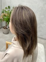 レヴィア(REVIA)&nbsp;レイヤーカットハイライトブリーチミルクティーベージュ