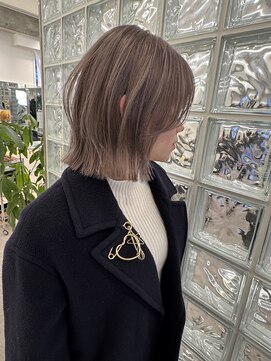 サンク 原宿 表参道(cinq) くびれボブミルクティーベージュブリーチカラーワイドバング